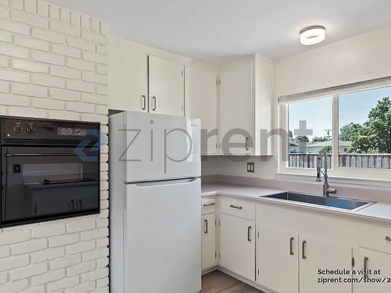 307 Barker St — Photo 11