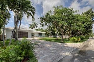 3rd image of 960 Belle Meade Island Dr