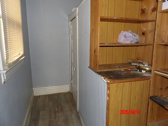 4th image of 610 Pine St