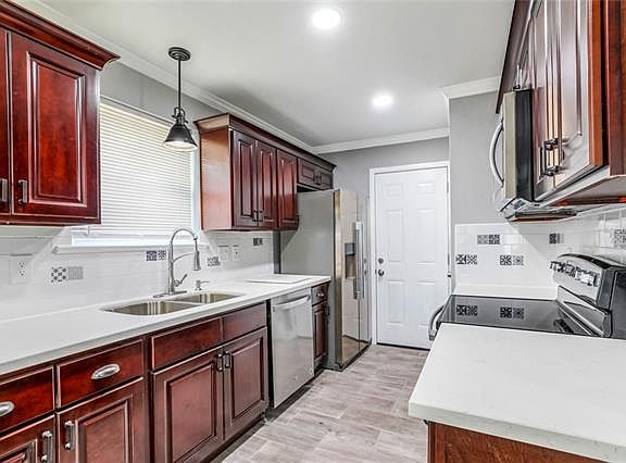 5th image of 7501 Sandy Cove Dr