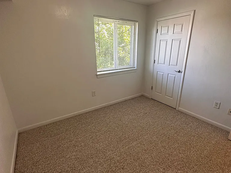 Cascades Pointe — Photo 31