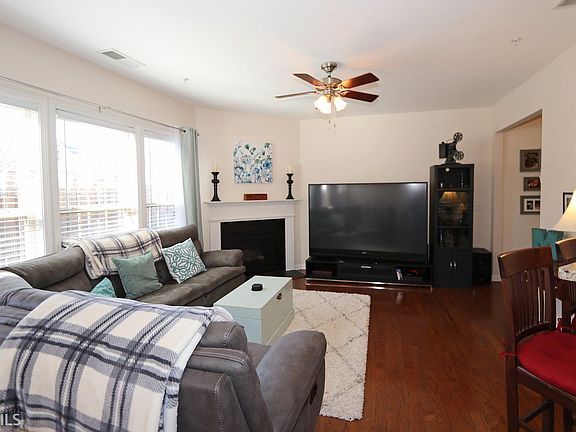 5th image of 2108 Caswell Cir