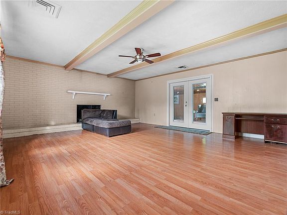 4th image of 452 Mirror Lake Rd