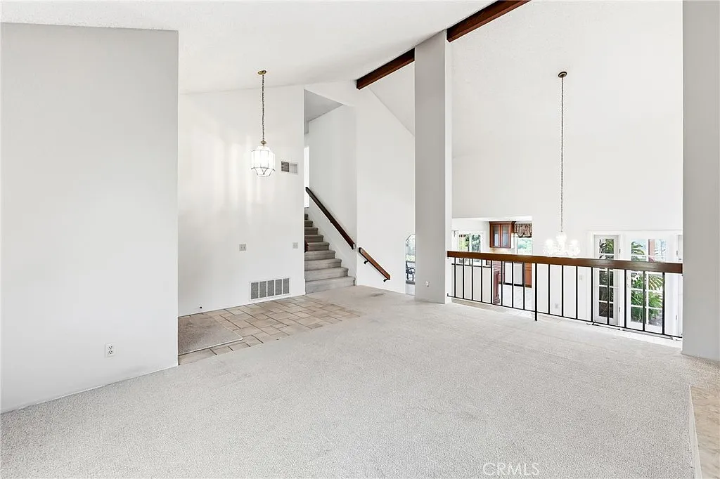 3 bed, 2.5 bath, 2036 sqft, $4,595 — Photo 3