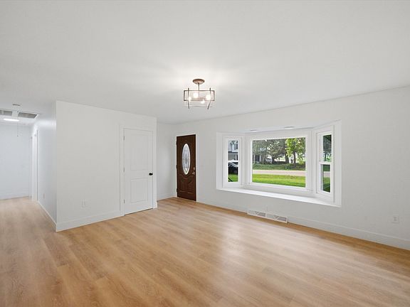 2nd image of 601 Sheridan Dr