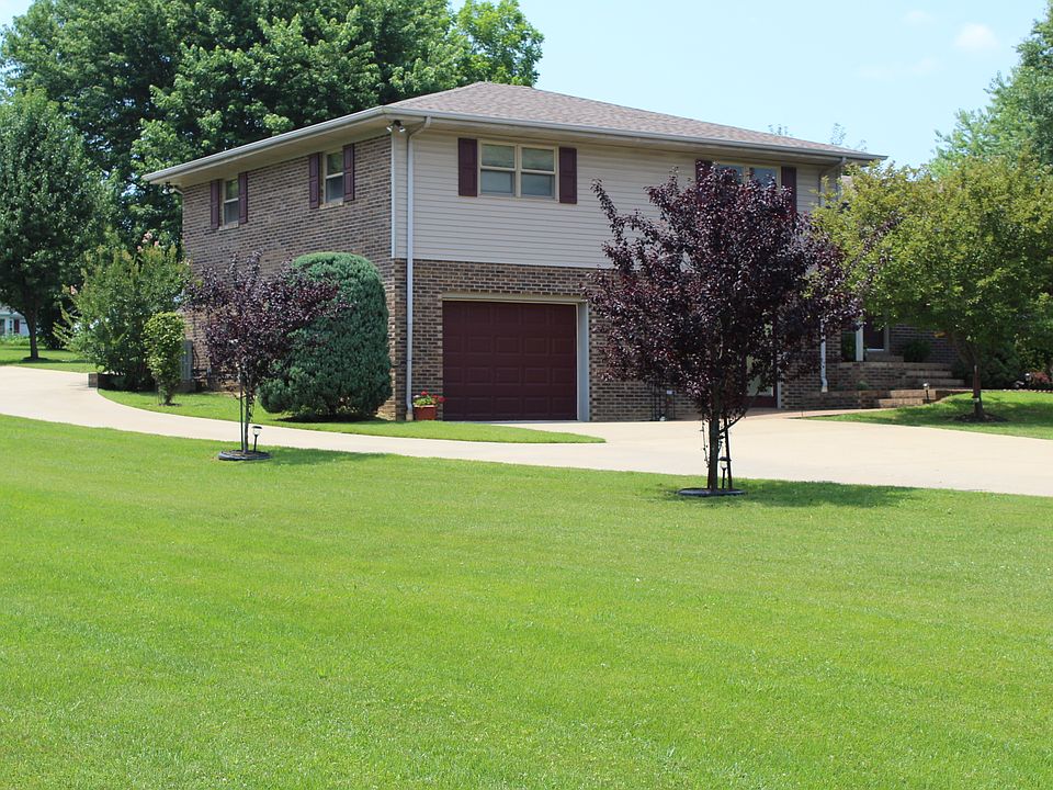 1st image of 570 Powell Ln