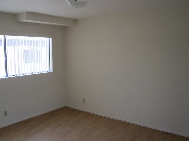 531 Fischer St — Photo 6