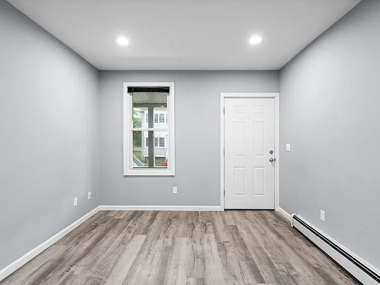 4 Columbus Ave — Photo 8