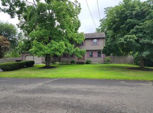 6 Gunn Geary Ln, Agawam, MA 01001