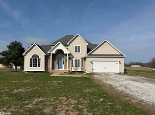 53 Walnut Dr, Nauvoo, IL