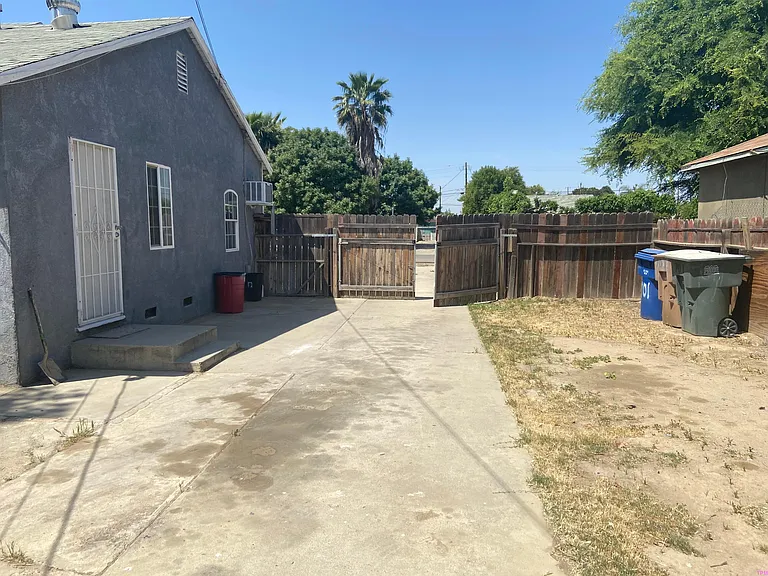 701 McClean Ave — Photo 10