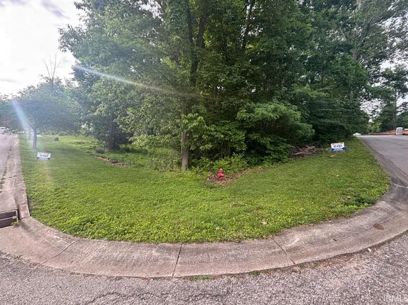 1099 N Daisy Dr, Ellettsville, IN 47429