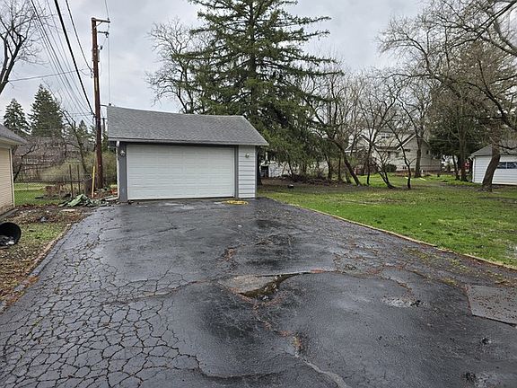 5th image of 249 E Park Blvd #2