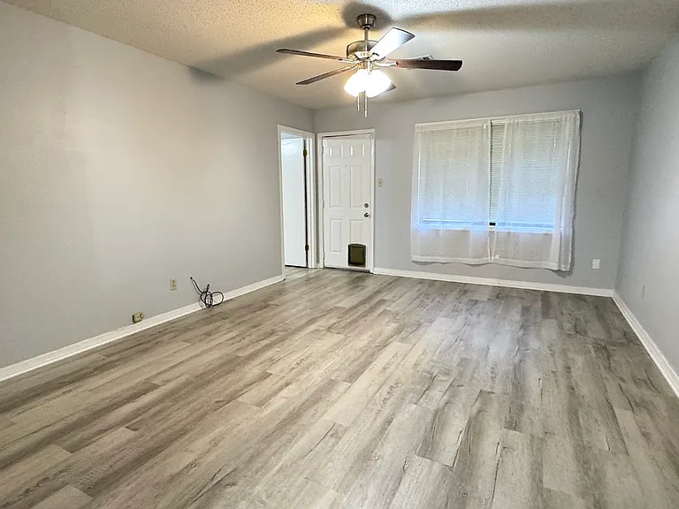 204 Splane Dr — Photo 4