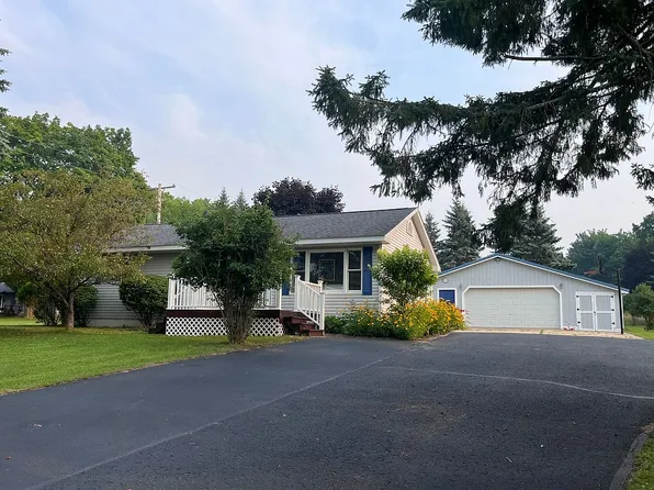 319 Ann St, Boyne City, MI 49712