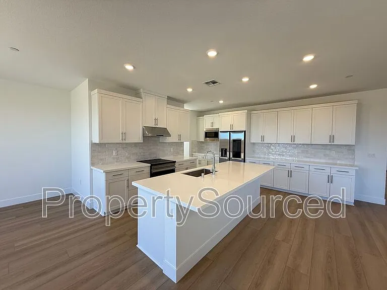 1336 N Martorella Ave — Photo 10