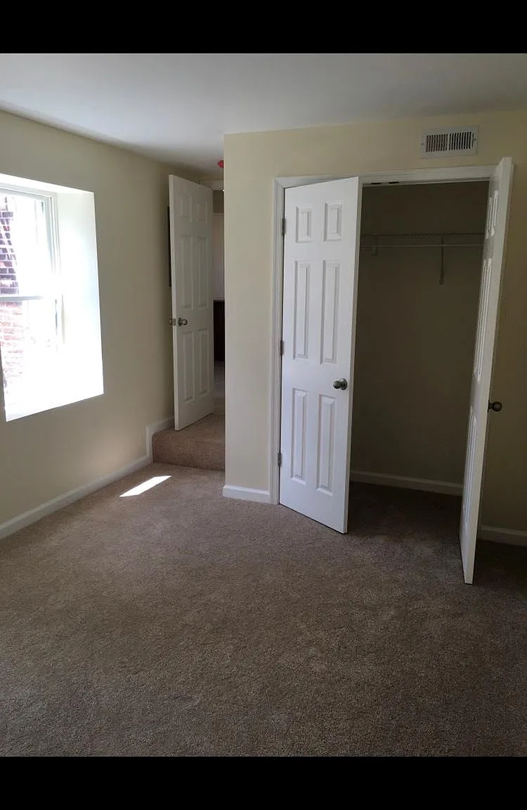 3 bed, $2,400 — Photo 3