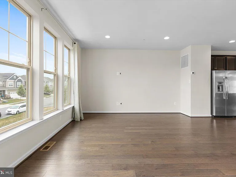 7210 Hartley Ln — Photo 10