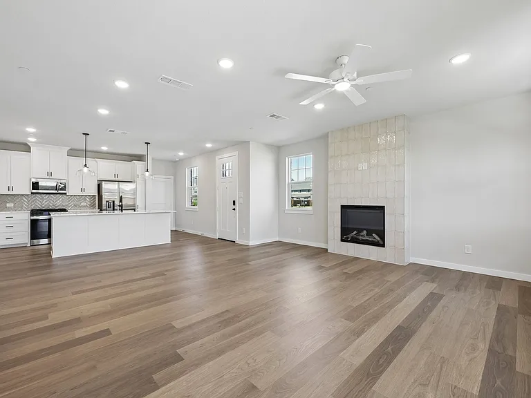 2866 Grandview Dr — Photo 11