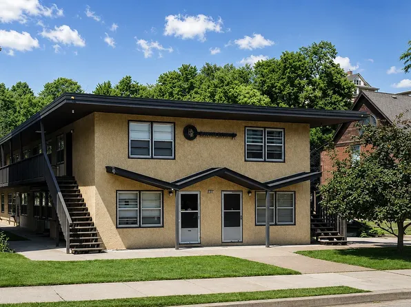 333 W 17th St #1, Dubuque, IA 52001