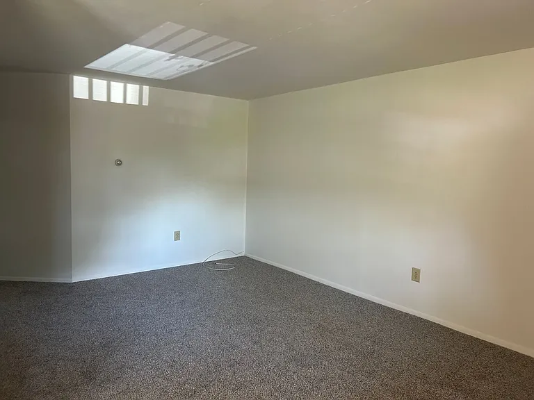 Parkside Manor Apartments — Photo 14