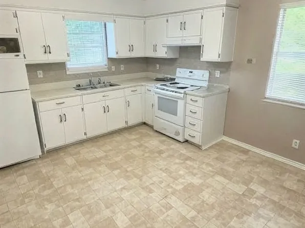 1346 Kiowa St, Leavenworth, KS 66048