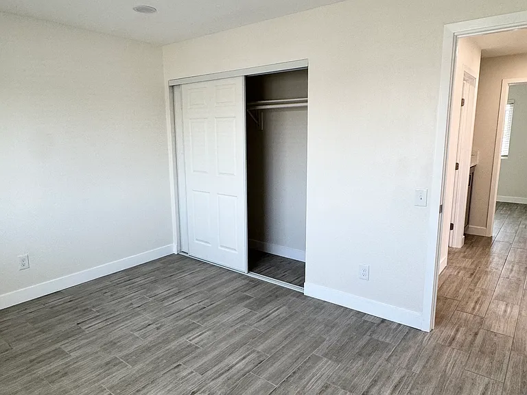 1117 E 4th St #7 — Photo 11
