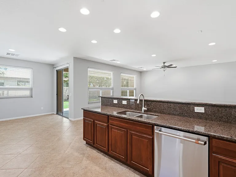 4058 E Bruce Ave — Photo 5