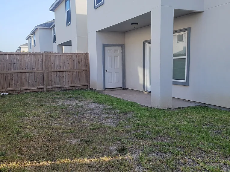 Amarville Apartments and Townhomes — Photo 38