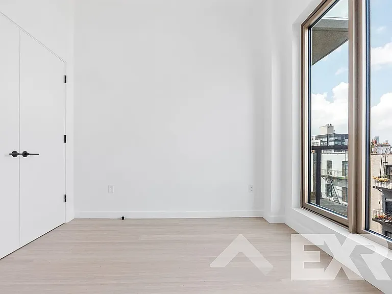 33 4th St #806 — Photo 5