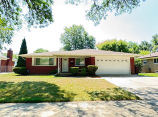 8160 Busch St, Center Line, MI 48015