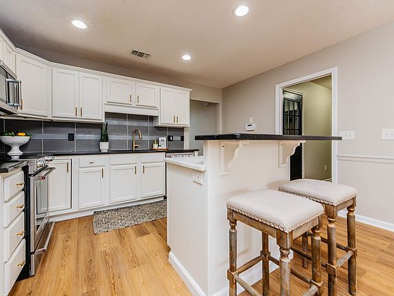 3rd image of 105 Eagles Rdg