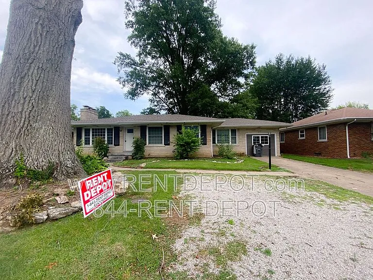 112 S Lincoln Park Dr — Photo 2