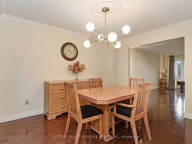 209 Bassett Blvd — Photo 11