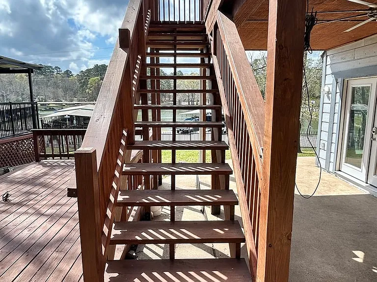 30 Harbour Ln — Photo 2