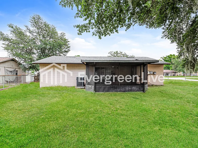 613 Charter Ct — Photo 7