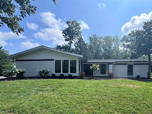 2nd image of 1212 Warson Pines Dr