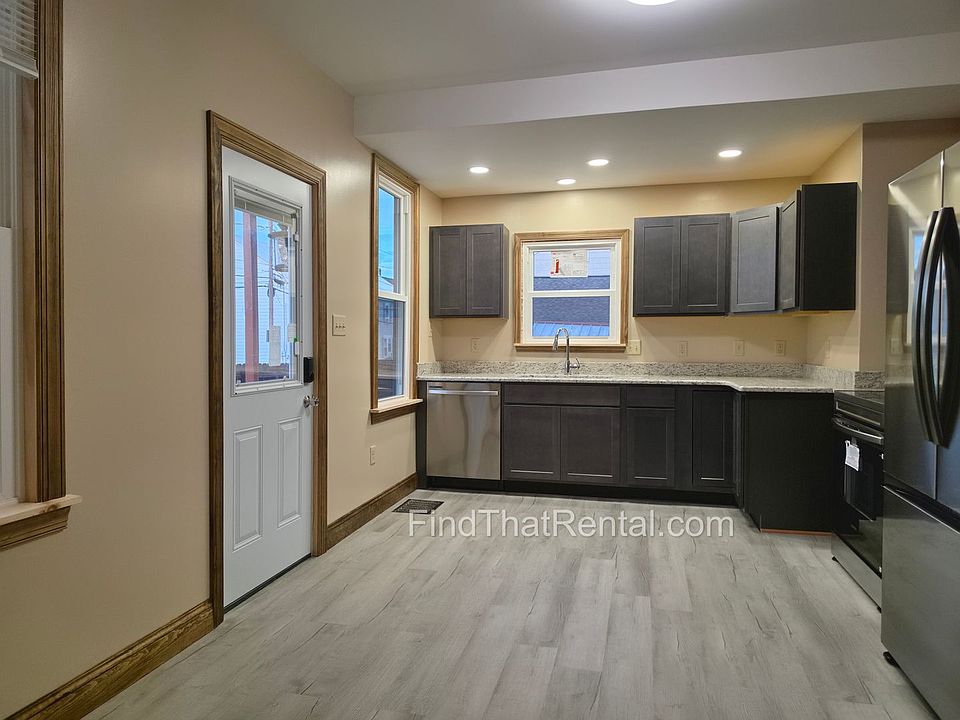 1st image of 254 Franklin St