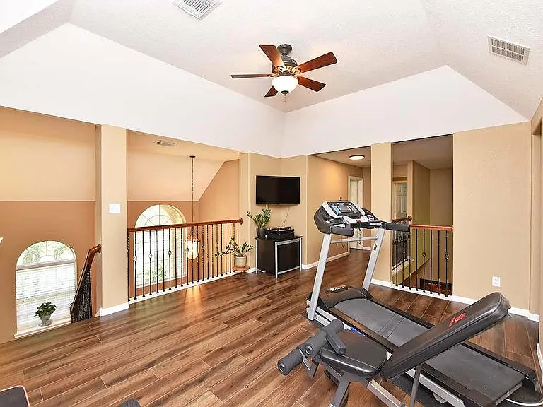 22121 Atwater Canyon Ln — Photo 15