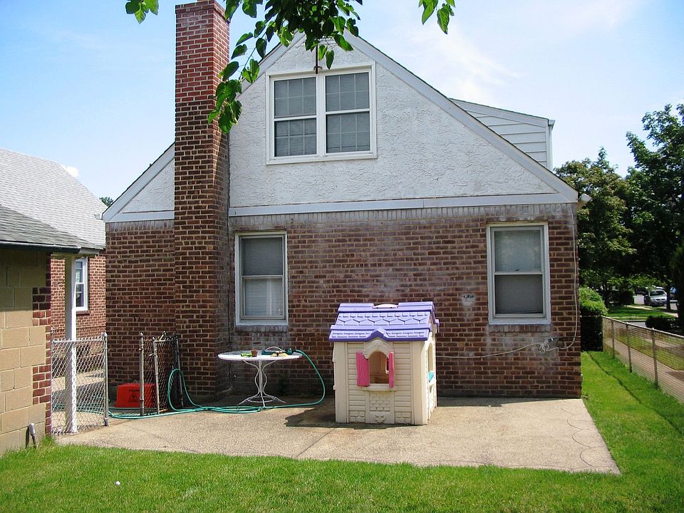 2nd image of 51 Roxbury Rd