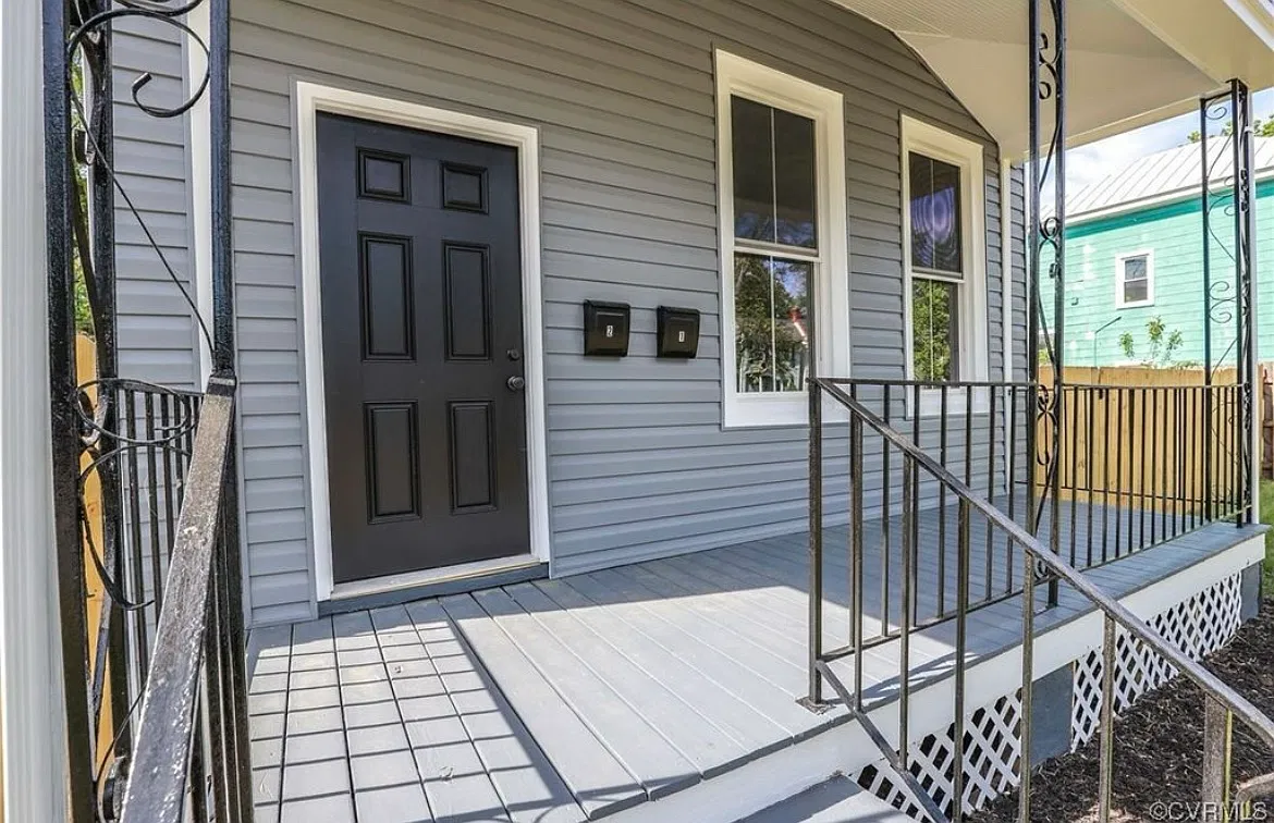 727 E Gladstone Ave — Photo 1