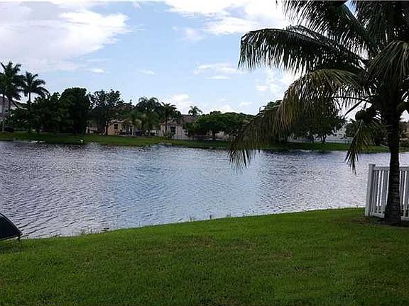 Unique single family at Towngate 4 Bed, 3.5 Bath