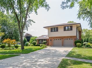212 Lynnfield Ln, Schaumburg, IL 60193