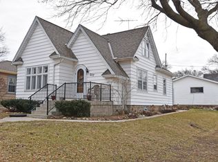 207 Wilson Ave, Waukesha, WI 53186