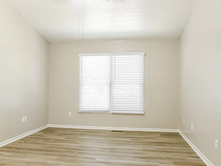6693 Laburnum Dr — Photo 9