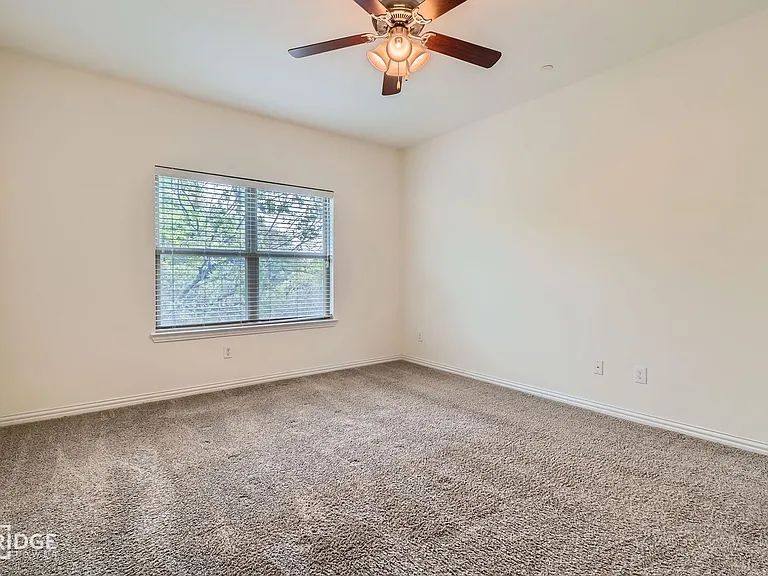 1349 Lake Crest Ln — Photo 10