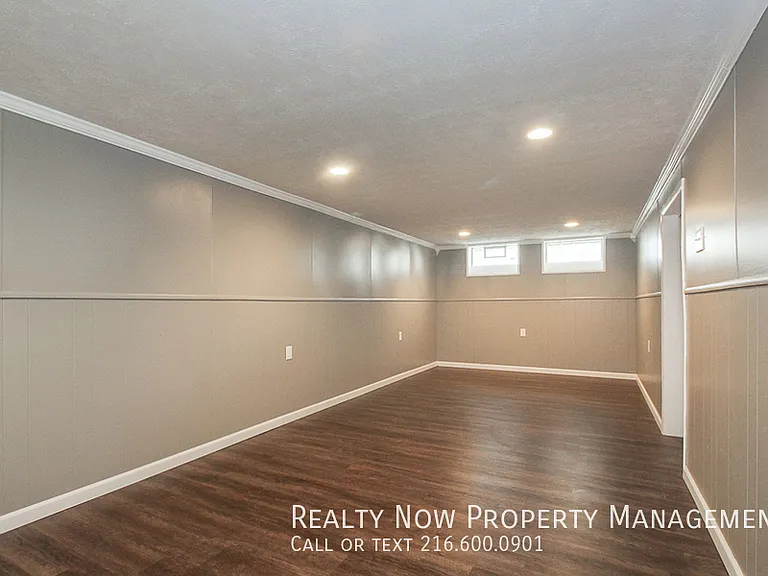 11912 Derby Ave — Photo 18