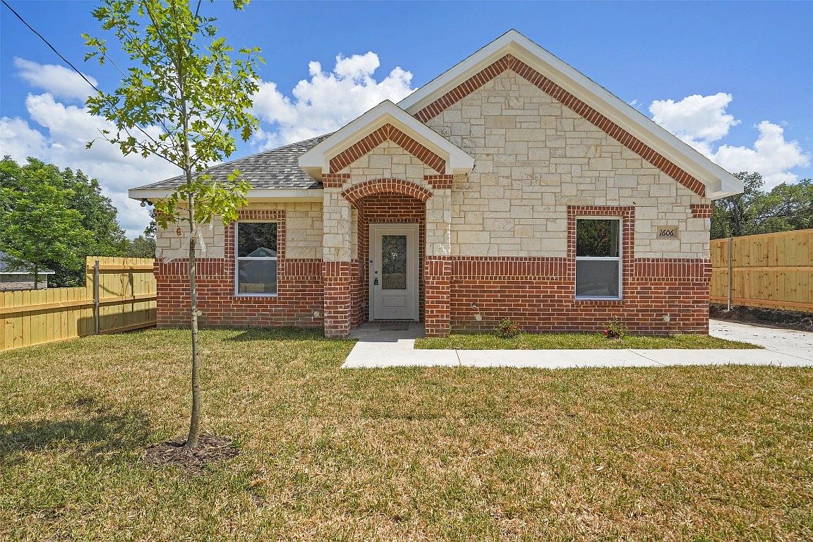1230 E Overton Hwy, Dallas, TX 75216 Zillow