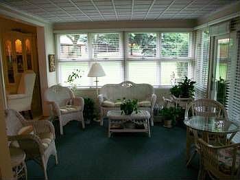 4th image of 546 Monroe Ct