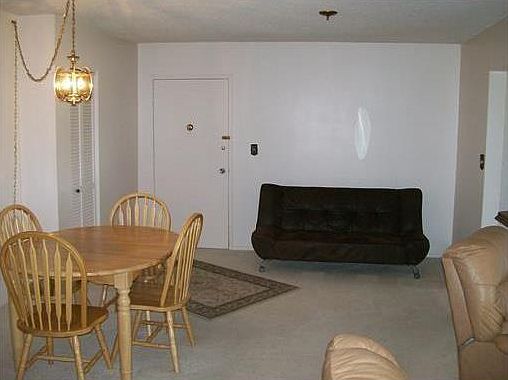 4th image of 940 NE 199th St #4J